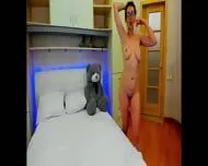 Beautiful Ukrainian Camgirl Engages in Virtual Sex – HD Experience