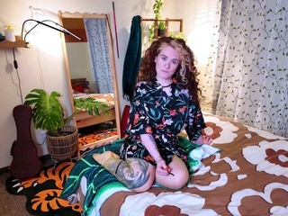 Leann: Amateur Brunette Beauty with Curves in HD