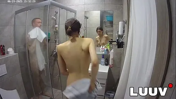 Couple Kareflore and Abbadon Enjoy a Refreshing Shower Together