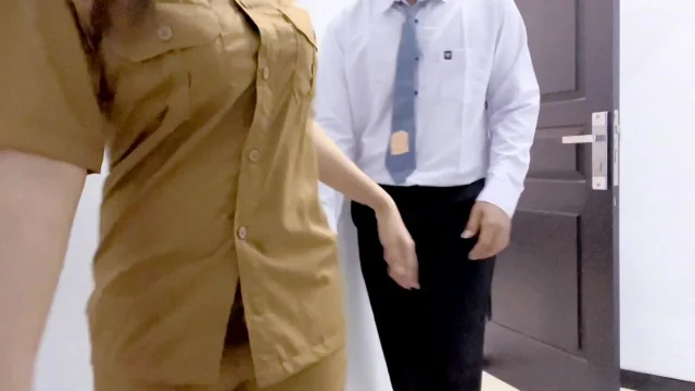 Engaging Biology Lessons: Teachers Guide Students in HD