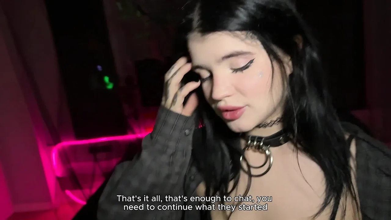 Sensual Encounter: Alt Girl Explores Intimacy with Taxi Driver