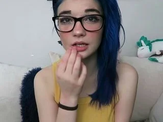Shy Brunette Webcam Teen: Authentic Amateur Home Experience